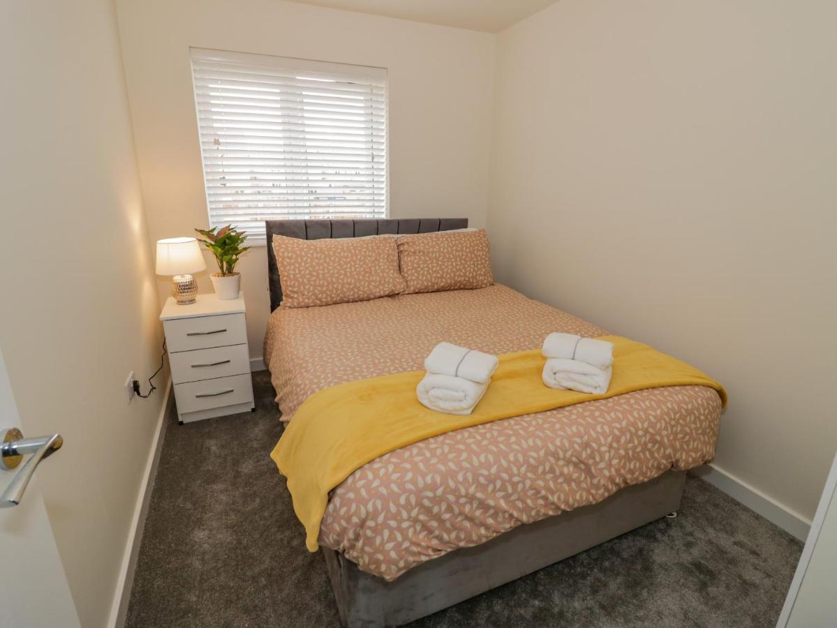 23 Moat House Close Coventry Extérieur photo