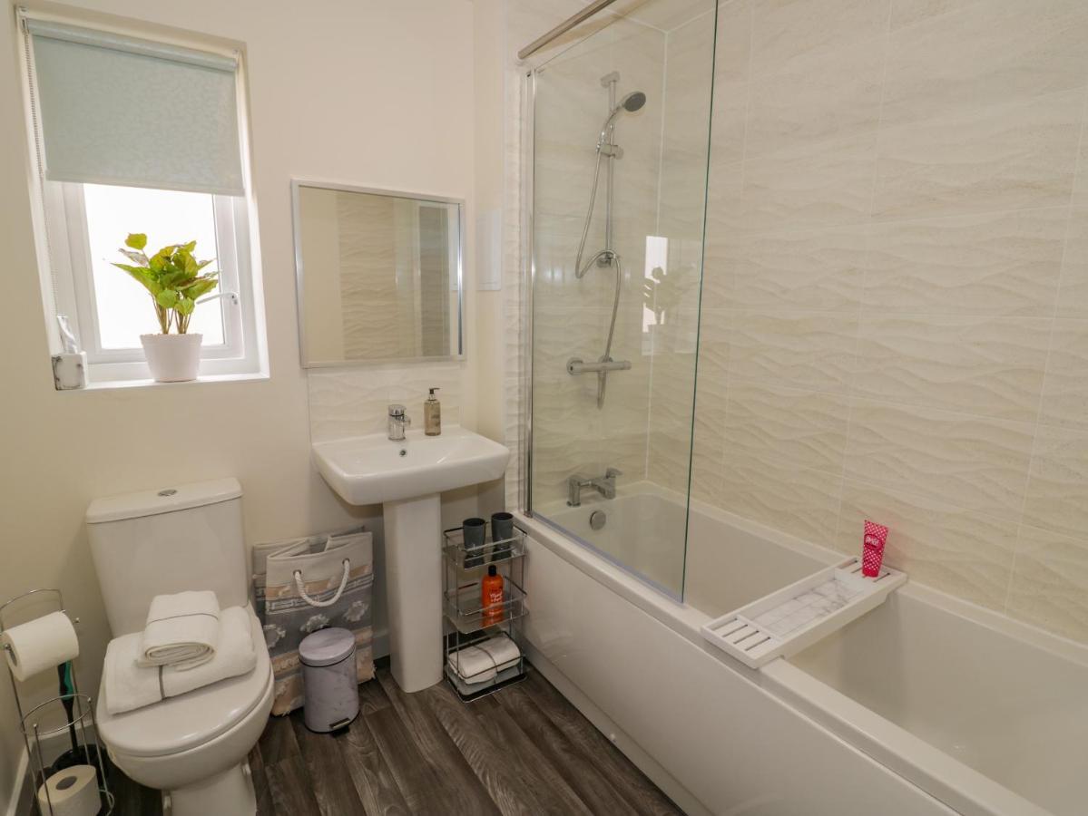23 Moat House Close Coventry Extérieur photo